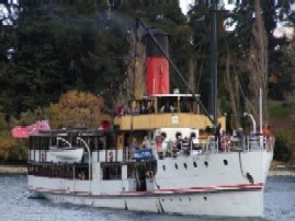 steamboat.JPG (27794 bytes)